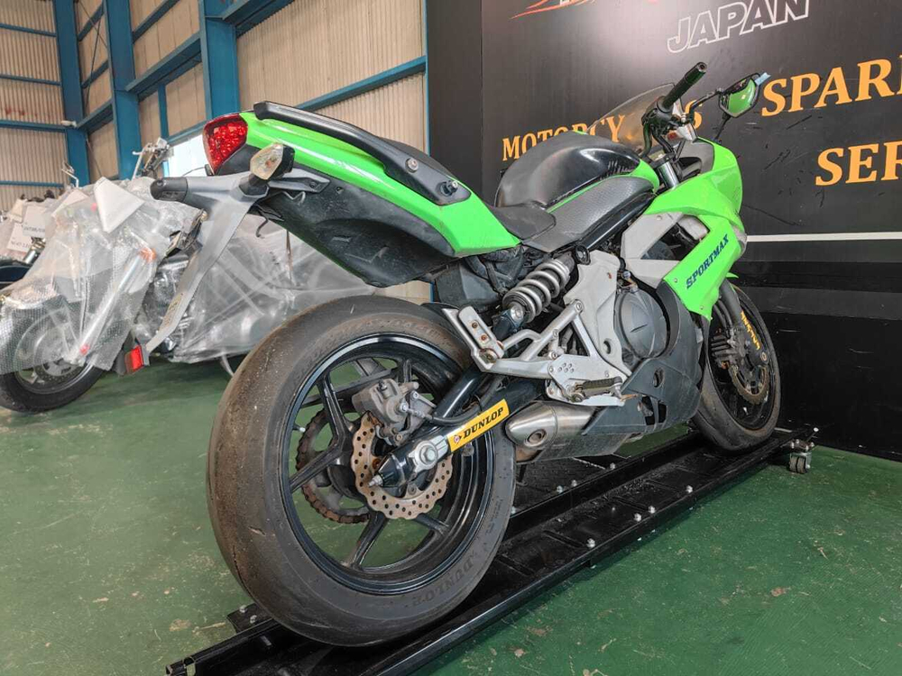Kawasaki Ninja 400R 2011