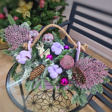 Новогодняя композиция в деревянном ящике