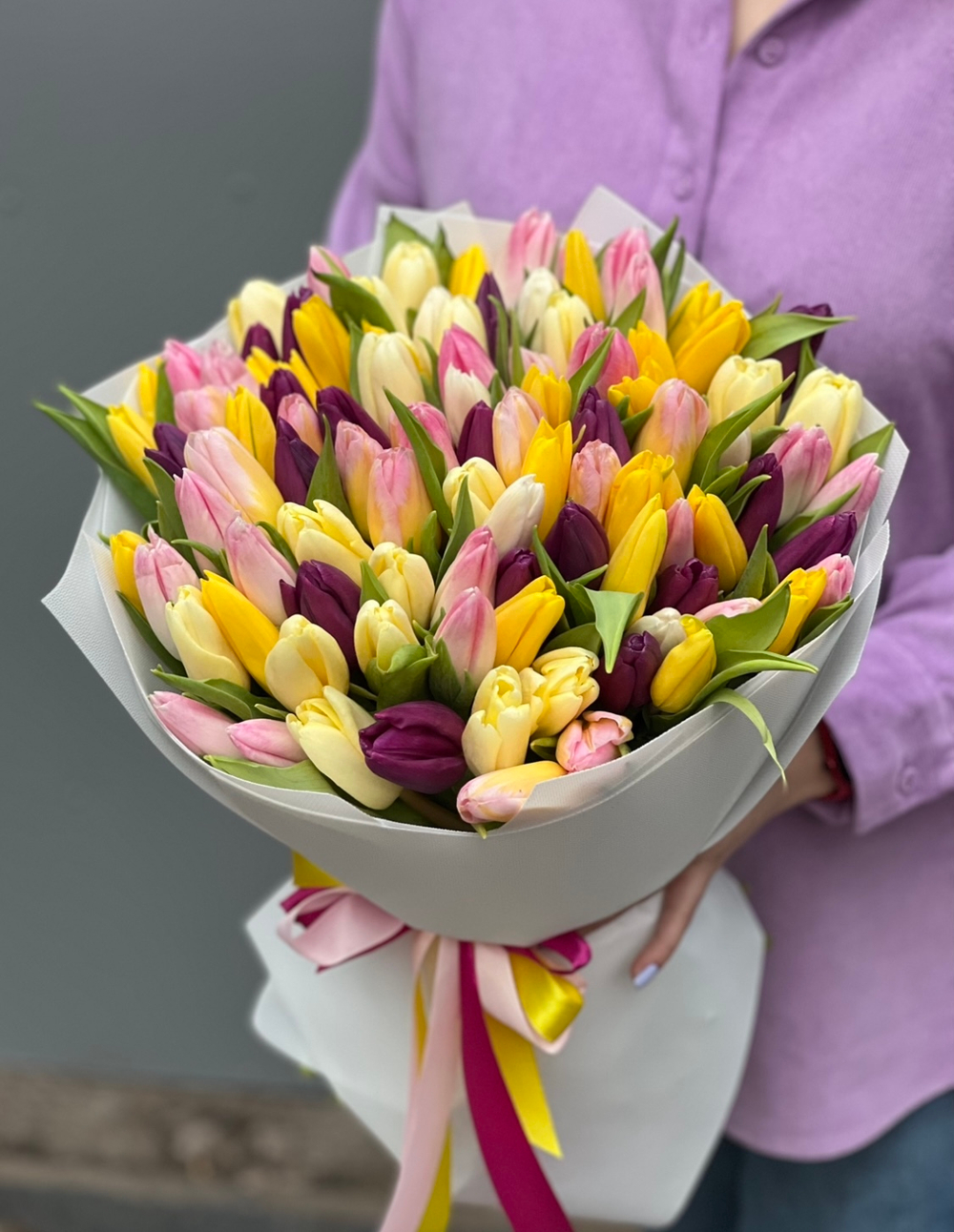 Букет из 101 микс тюльпана