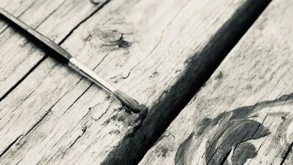 Перепрочесть образ: гжель на старом дереве