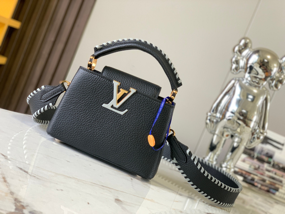 Louis Vuitton Capucines Mini