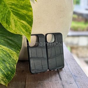 Чехлы из крокодила