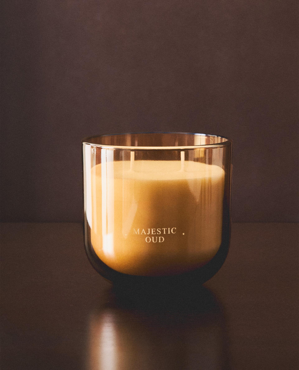 Zara Home Свеча ароматическая Majestic Oud 400 г, растительный воск, аромат восточный древесный, Коричневый