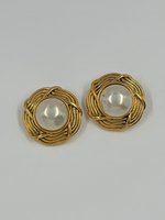 Клипсы с «жемчугом» Chanel