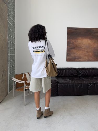 Белый базовый лонгслив с принтом