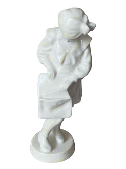 Фарфоровая статуэтка "Школьница с портфелем" ЛФЗ