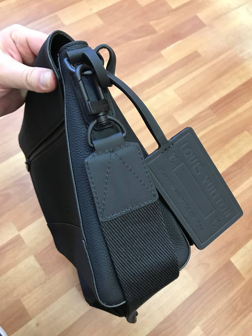 Сумка-мессенджер Louis Vuitton