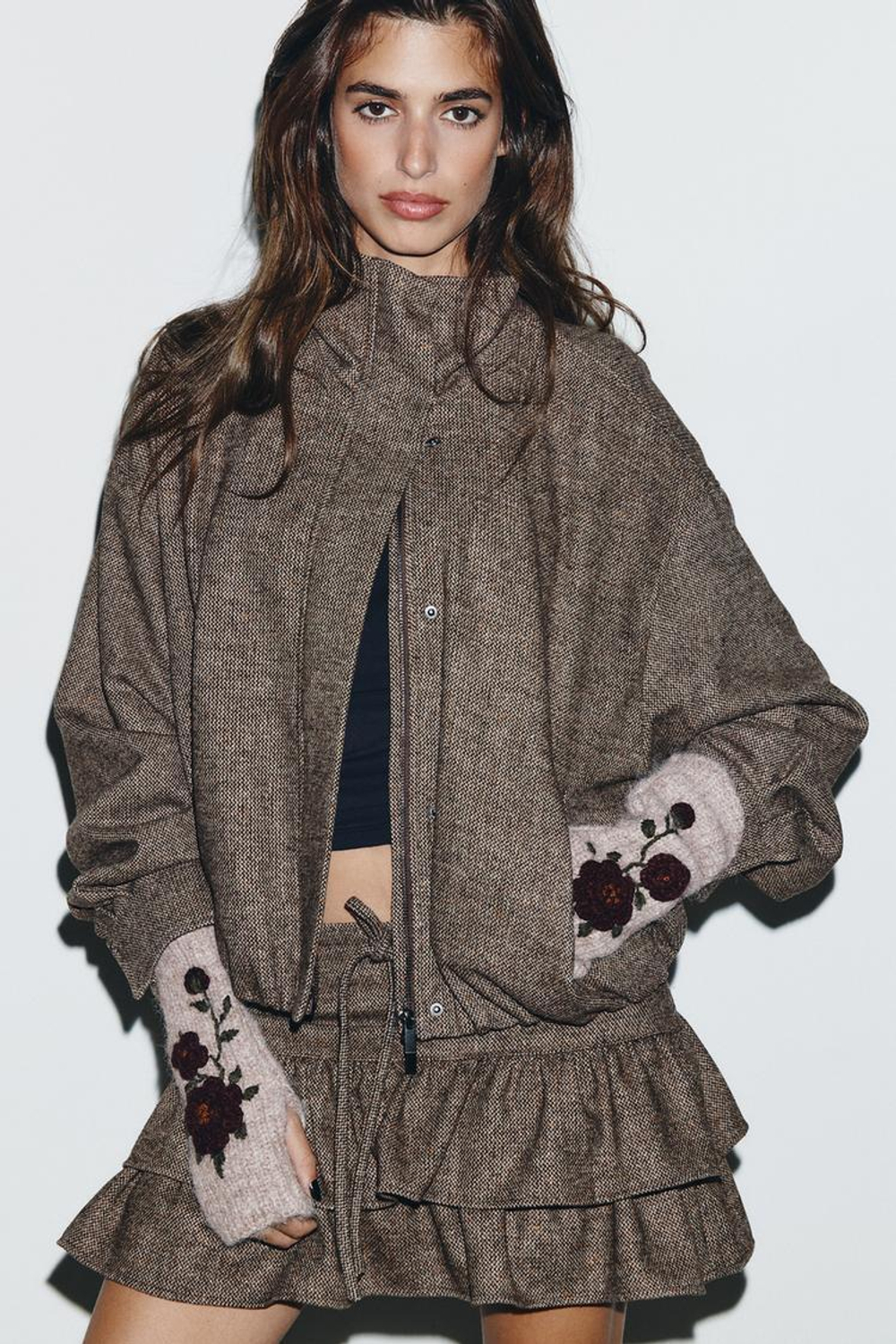 ZARA МИТЕНКИ С ЦВЕТОЧНОЙ ВЫШИВКОЙ, ПЕСОЧНЫЙ