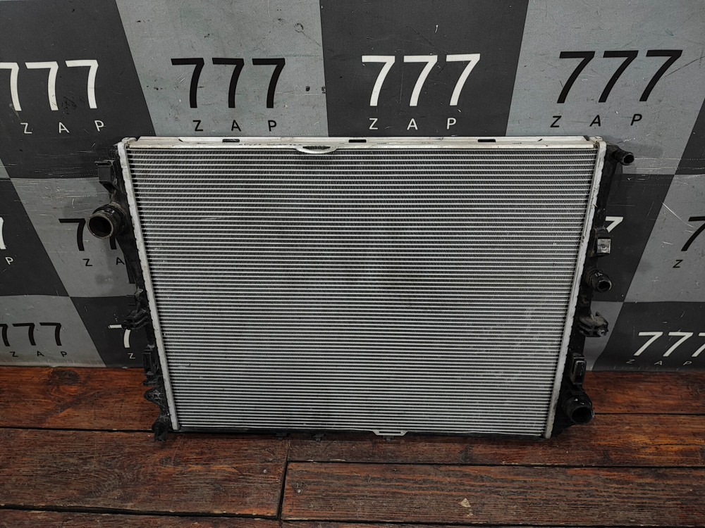 Радиатор двигателя Mercedes E-Class (W213) 16-нв Б/У Оригинал A0995007100