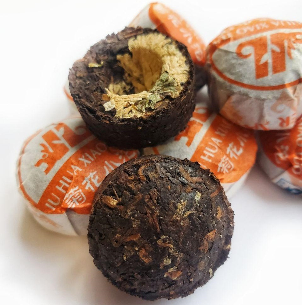 0210к Чай прессованный черный "Пуэр Шу Цзюй Хуа " (сяо то) с белой хризантемой