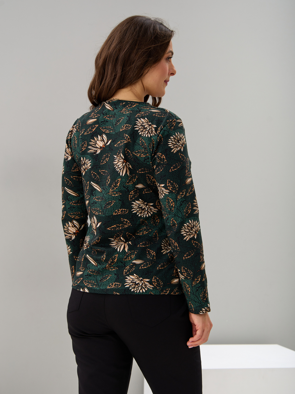 Лонгслив ЛНкл-080/изумрудный-хризантемы