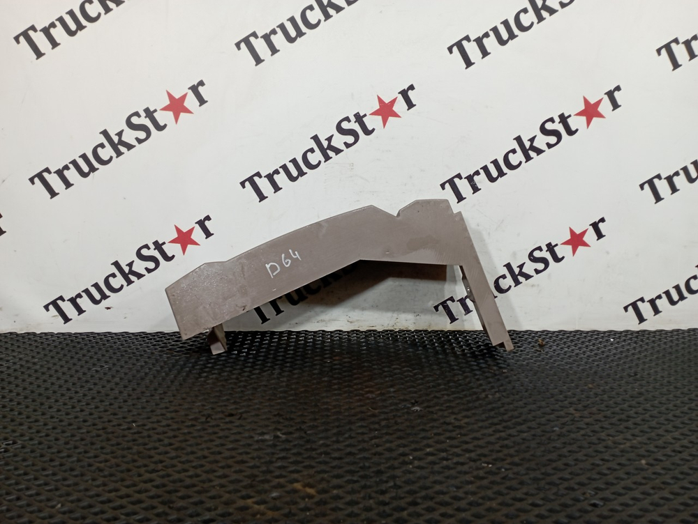 Накладка вещевого отделения правая