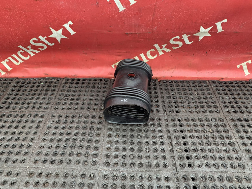 Патрубок воздушного фильтра 2017г