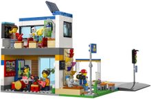 Конструктор LEGO City Community 60329 День в школе
