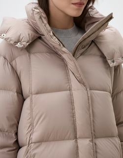 Объемный пуховик