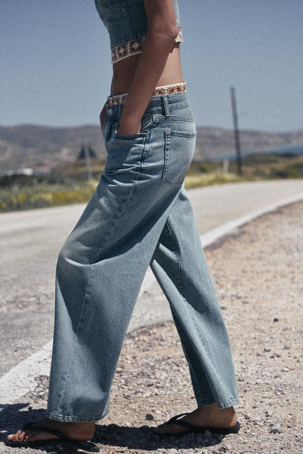 ZARA ДЖИНСЫ Z1975 LOOSE FIT СО СРЕДНЕЙ ПОСАДКОЙ И ВЯЗАНЫМИ ДЕТАЛЯМИ, ВЫЦВЕТШИЙ СИНИЙ