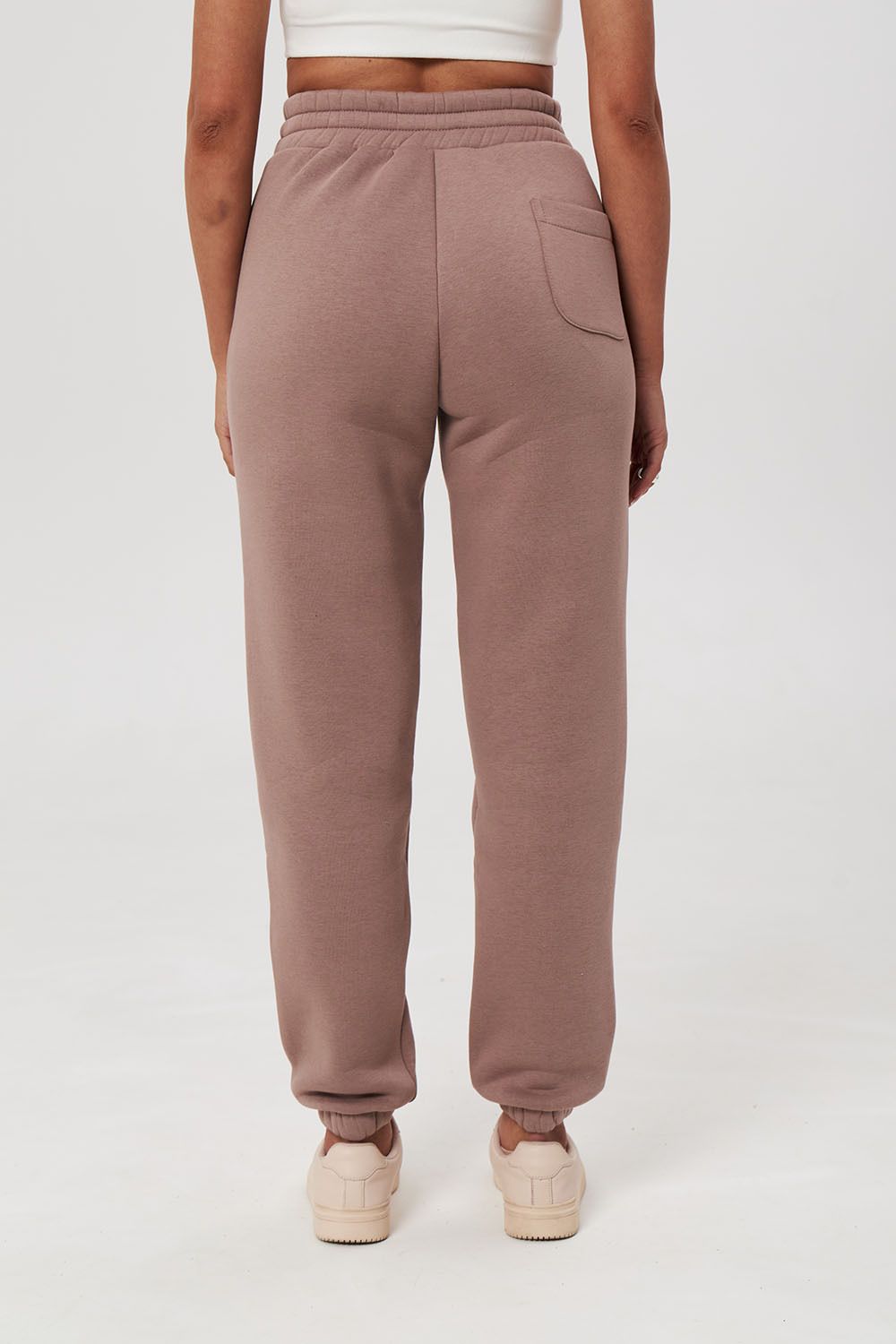 Утепленные джоггеры свободного кроя из премиум футера цвета какао