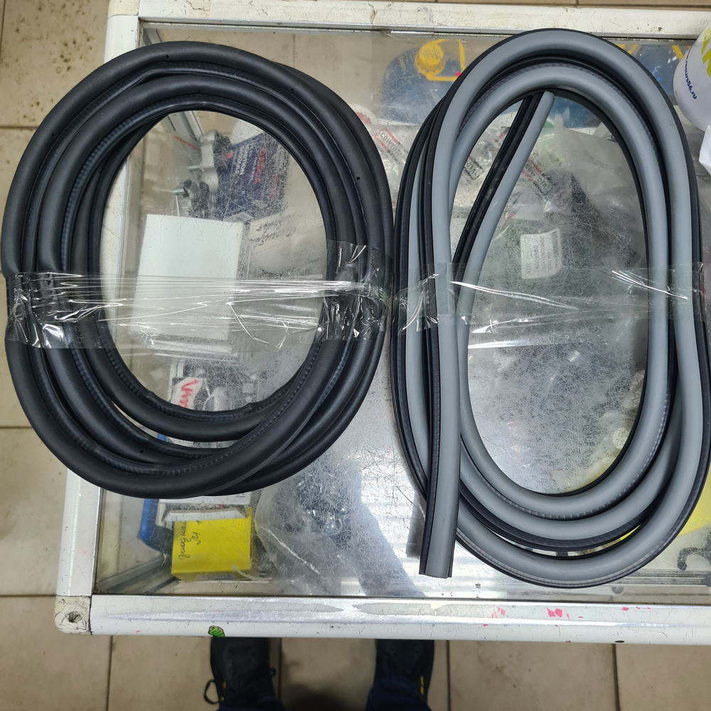 Комплект задних уплотнительных резинок на Chevrolet Lacetti