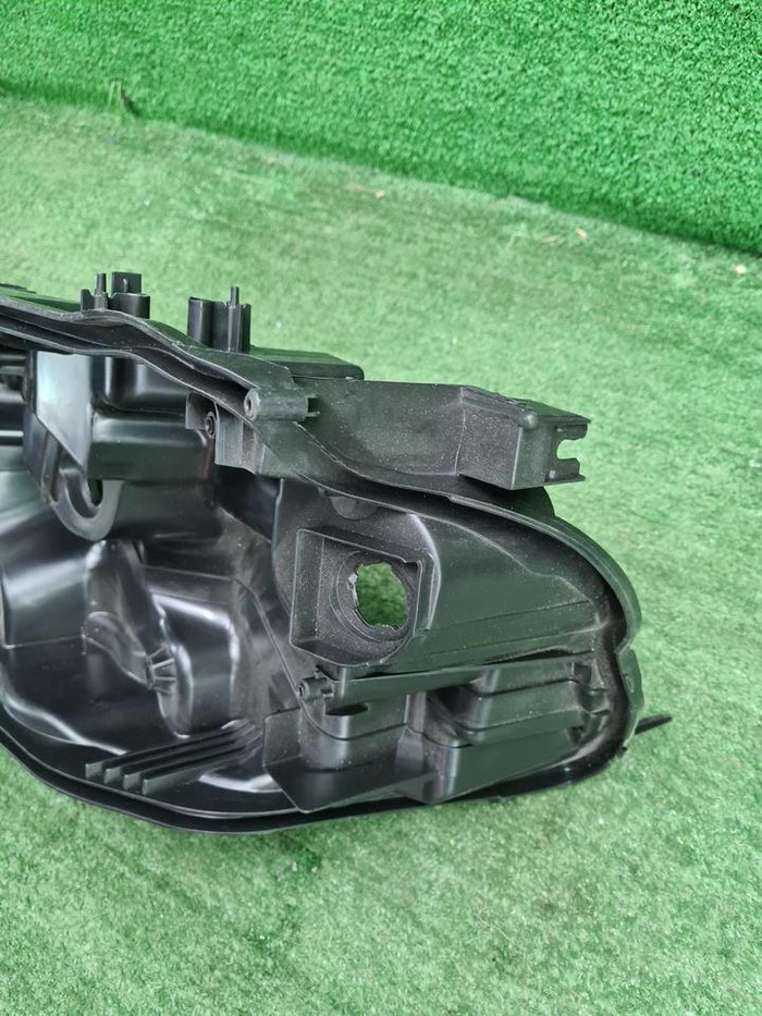 Корпус фары правый Toyota Land Cruiser 200 (15-21)