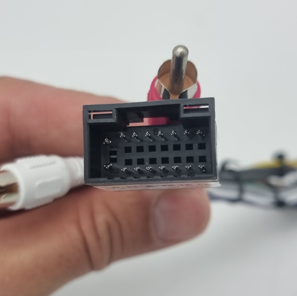 Адаптер штатного аудио-усилителя с оптическим подключением Harman-Kardon (Mercedes-Benz 2005-2011) и BOSE (Porsche 2005-2012) - Carmedia MOST for fiber optic box2