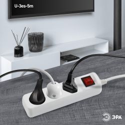 Удлинитель электрический ЭРА U-3es-5m-3x1,5 с заземлением с выключателем 3 розетки 5м ПВС 3x1,5мм2 16А