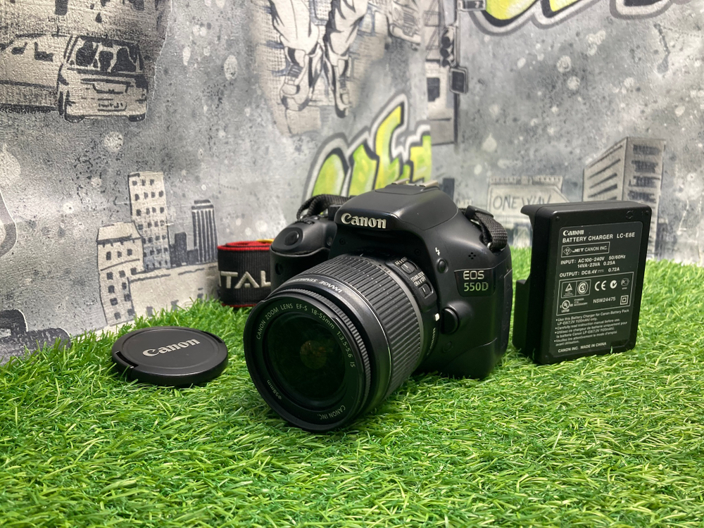 Canon 550D kit 18-55mm 3.5-5.6 IS 21.000 кадров