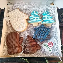 Набор новогодний с печеньем и фигурным шоколадом Набор новогодний с печеньем и фигурным шоколадом