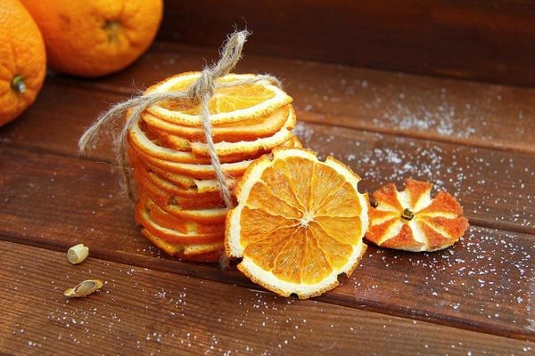 Апельсиновые цукаты из корок: какие на вкус и чем полезны для здоровья