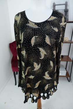 Блузка нарядная с золотой вышивкой 56 размер