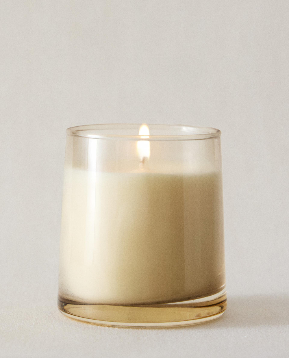 Zara Home Свеча ароматическая Clean Blossom 180 г, растительный воск, аромат цветочный, Розовый
