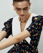 Платье с белым воротников