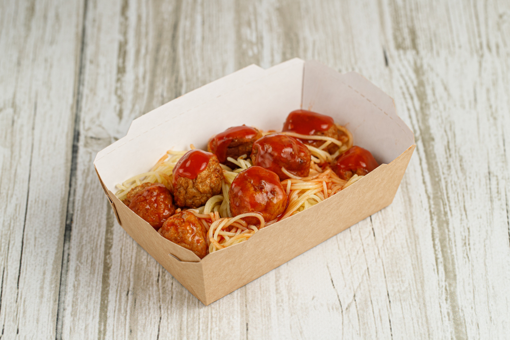 Фрикадельки из говядины со спагетти и томатным соусом