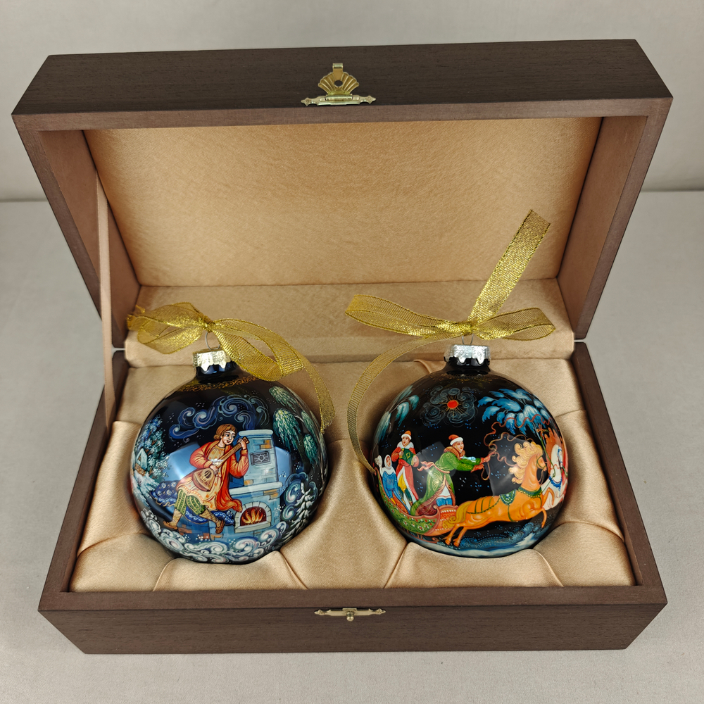 Набор новогодних шаров с ручной росписью "По-щучьему веленью" и "Тройка" в футляре