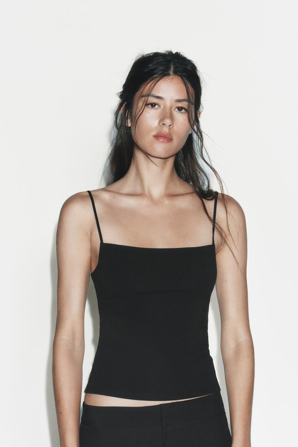 ZARA ТОП НА БРЕТЕЛЯХ С КВАДРАТНЫМ ВЫРЕЗОМ, ЧЕРНЫЙ