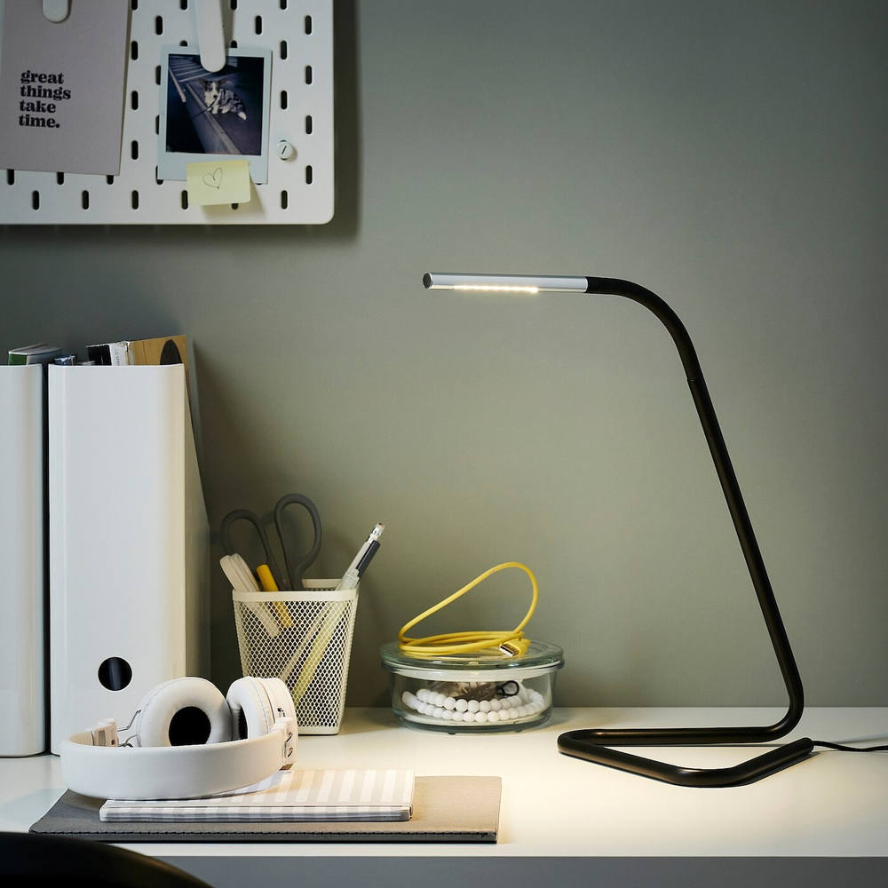 IKEA HÅRTE  (ИКЕА ХÅРТЕ)  -  Светодиодная настольная лампа, черный/серебристый
