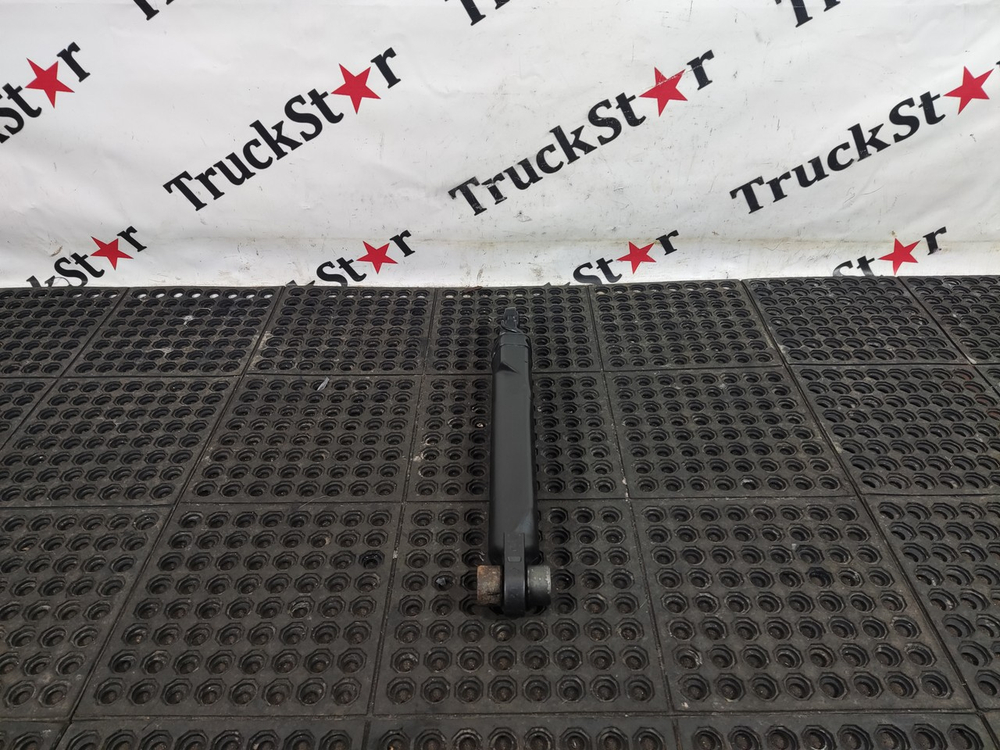 Цилиндр подъёма кабины правый 2016г.