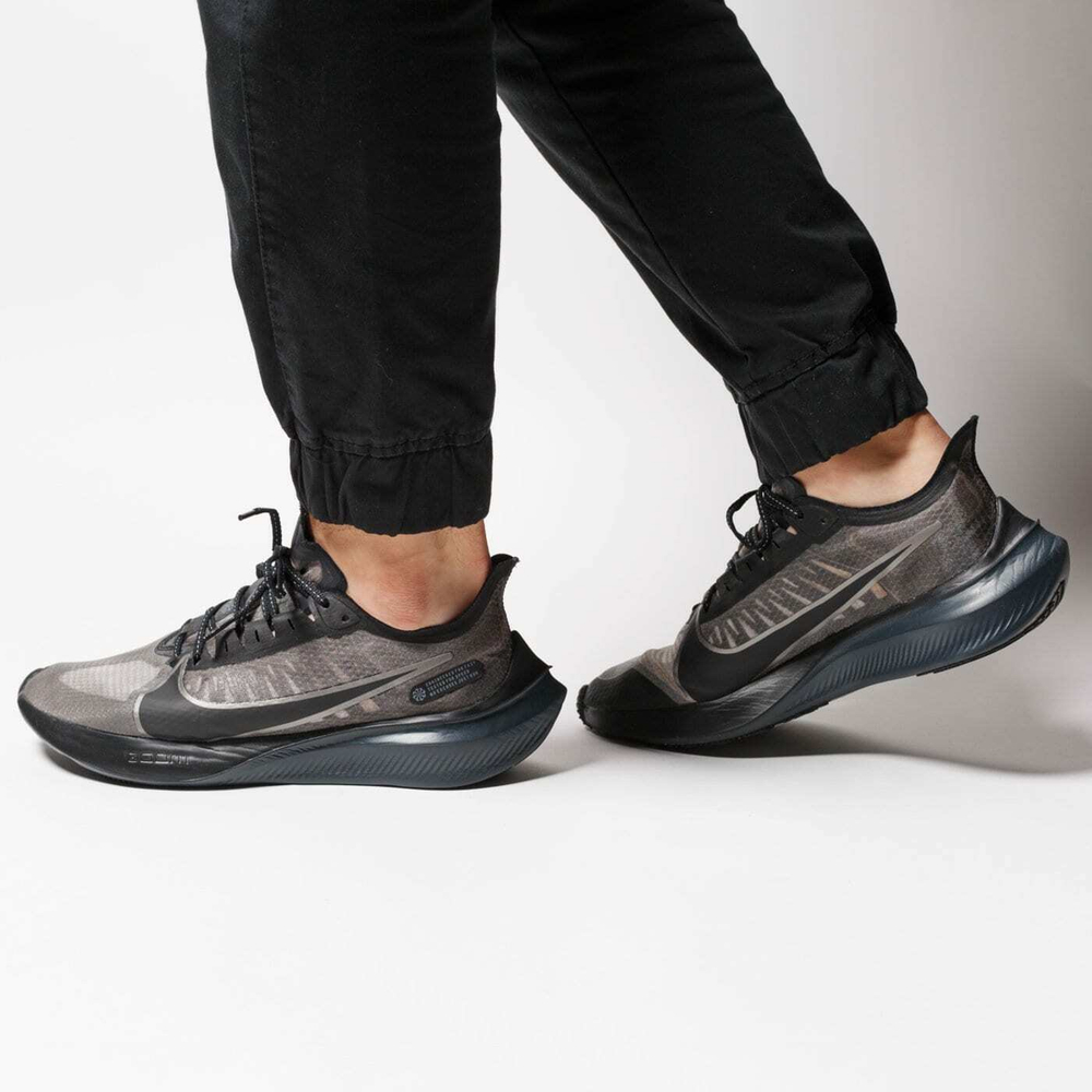 Nike zoom gravit store
