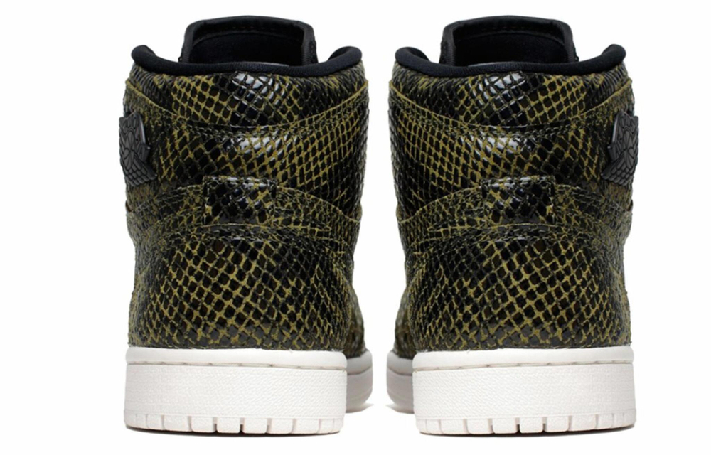 Кроссовки Jordan Air Jordan 1 Retro High Premium (Женская размерная сетка)