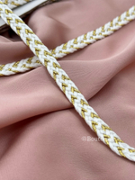 Тесьма косичка белая с золотой нитью