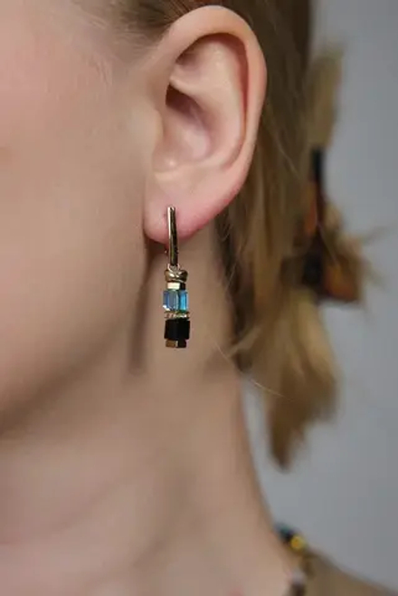 Серьги кубики Swarovski черные и голубые с гематитом, оттенок золото