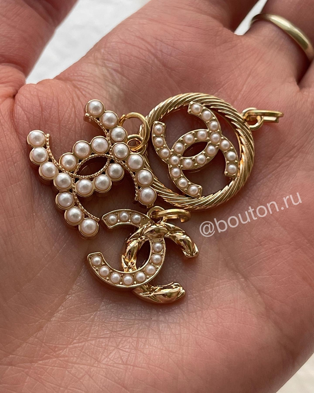 Подвеска Шан. Золото Лого 16х18 мм жемчуг/стеганая