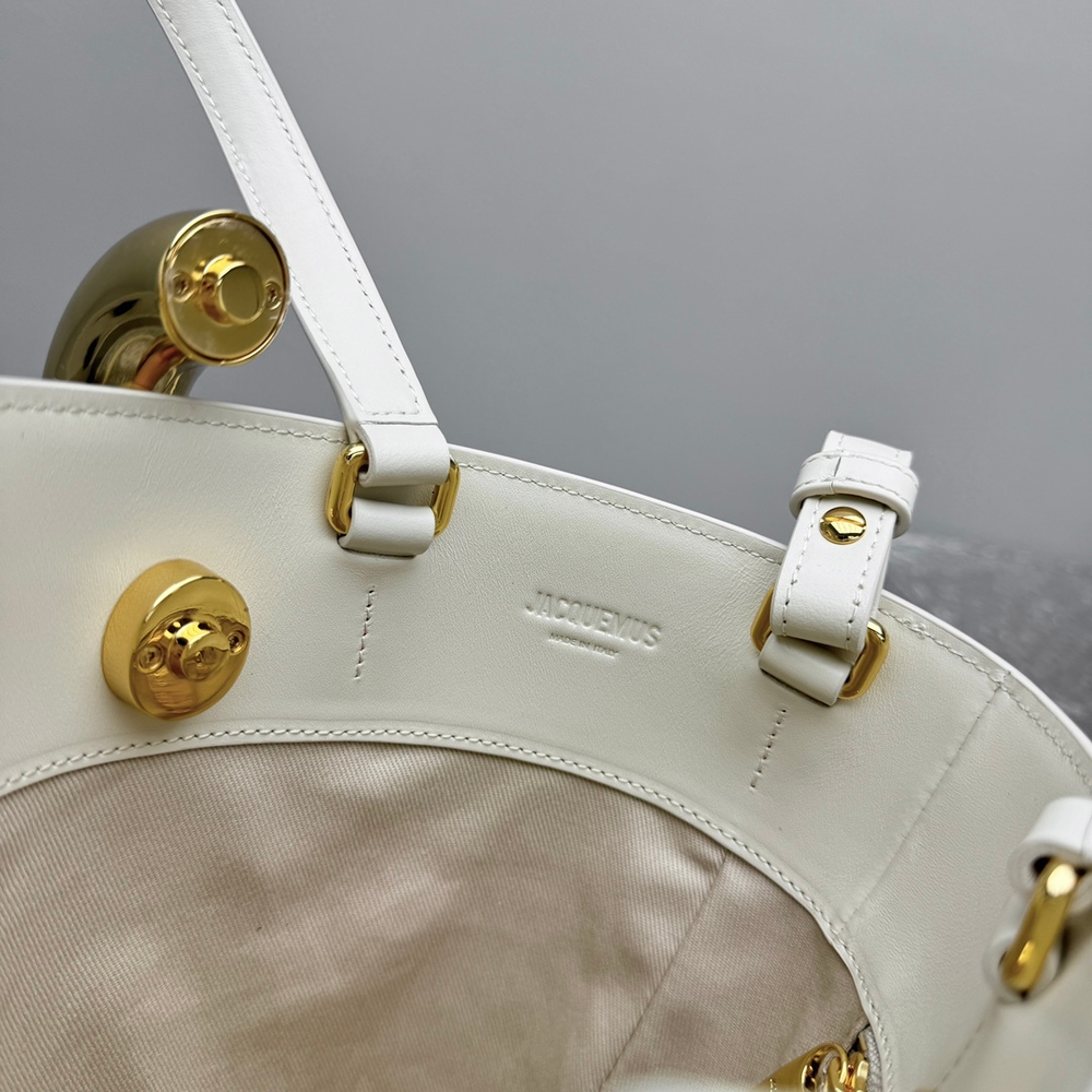 Jacquemus Small Bambola 24 cm