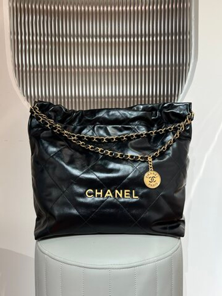 Chanel 22 Handbag
