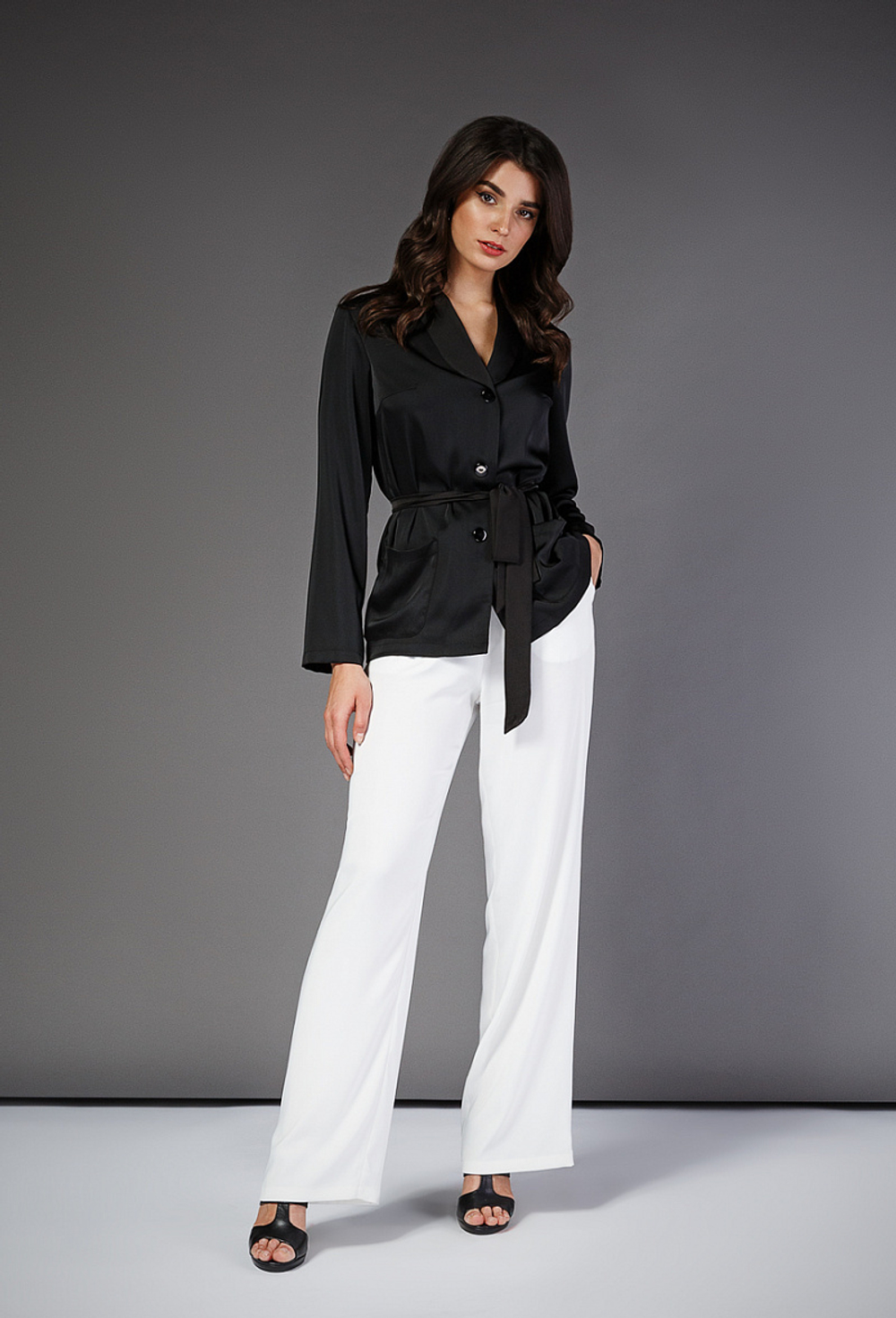 Брючный костюм из шелка чёрно-белый 06-19 SS