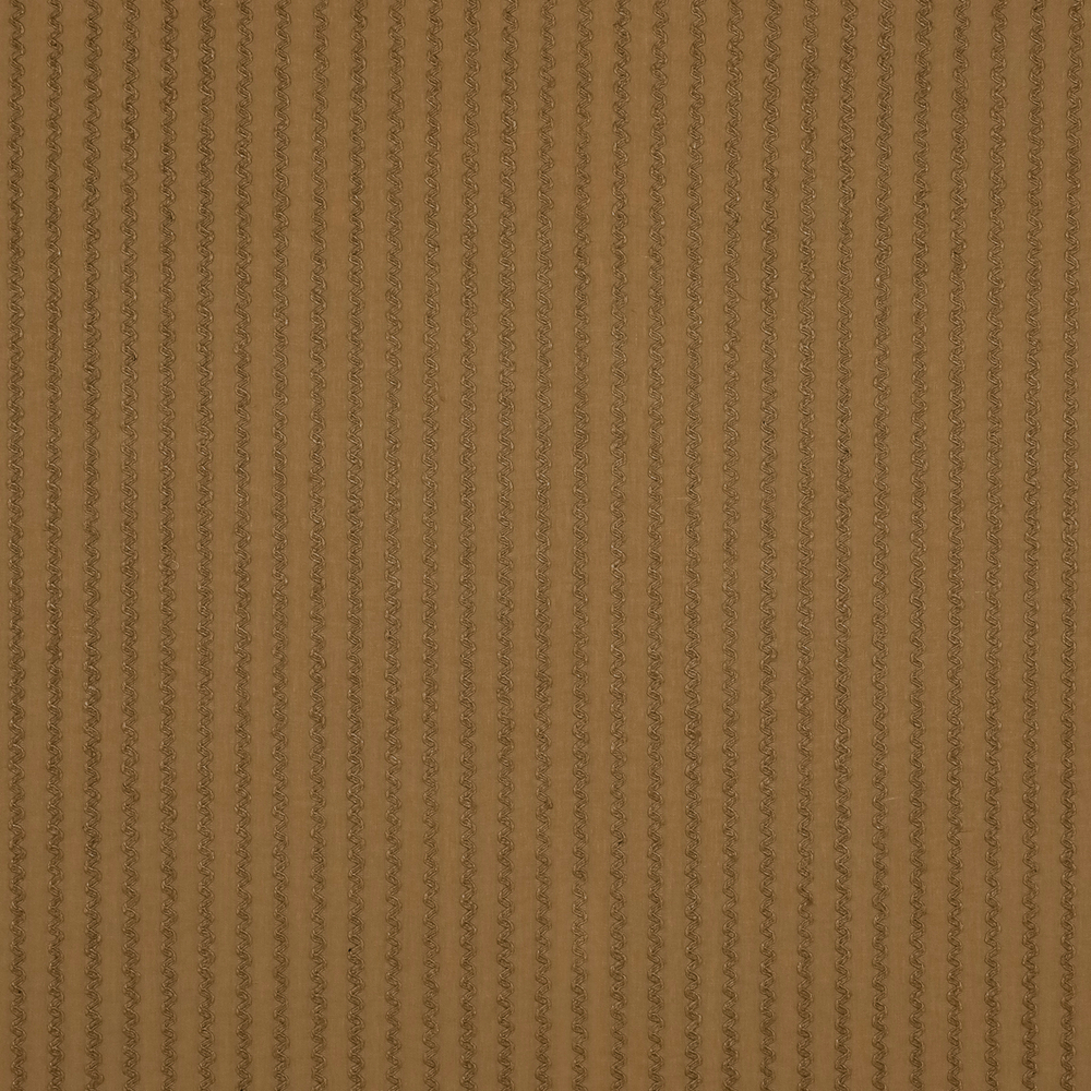 Льняное полотно цвета пеньки с вышивкой тесьмой