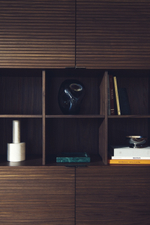 Высокий 4-дверный буфет Norlen из орехового шпона