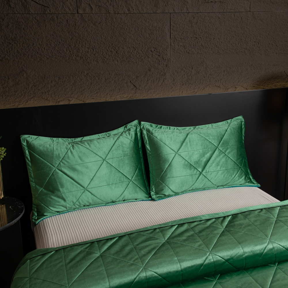 Велюровое покрывало в клетку с наволочками OVL049