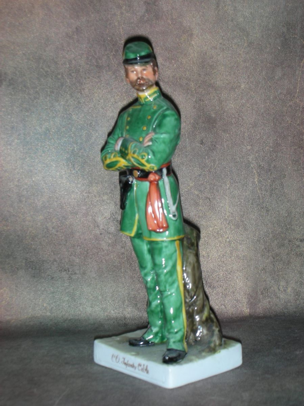 Статуэтка. Фарфор. Солдат. Офицер. Capodimonte. Италия