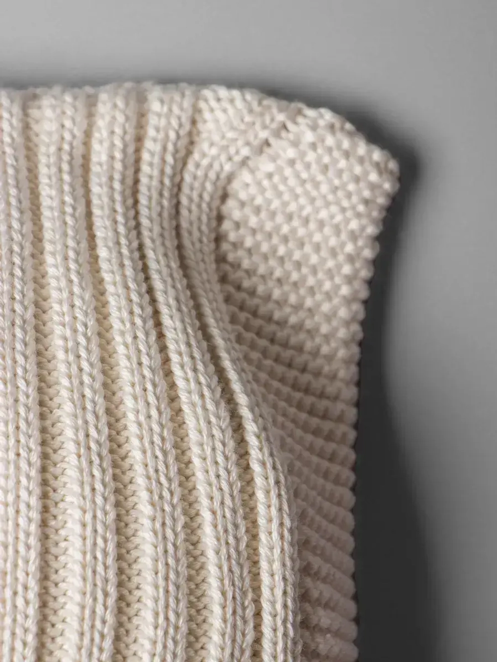 Шапка вязаная с ушками женская на осень