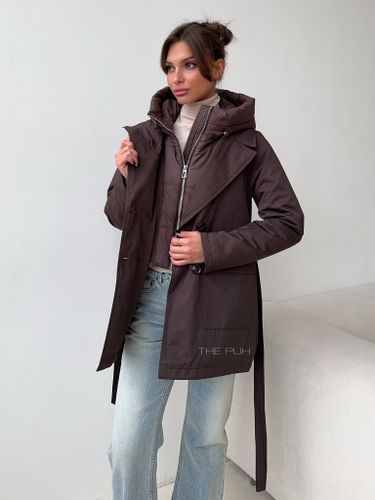 Женская куртка шоколадного цвета с капюшоном